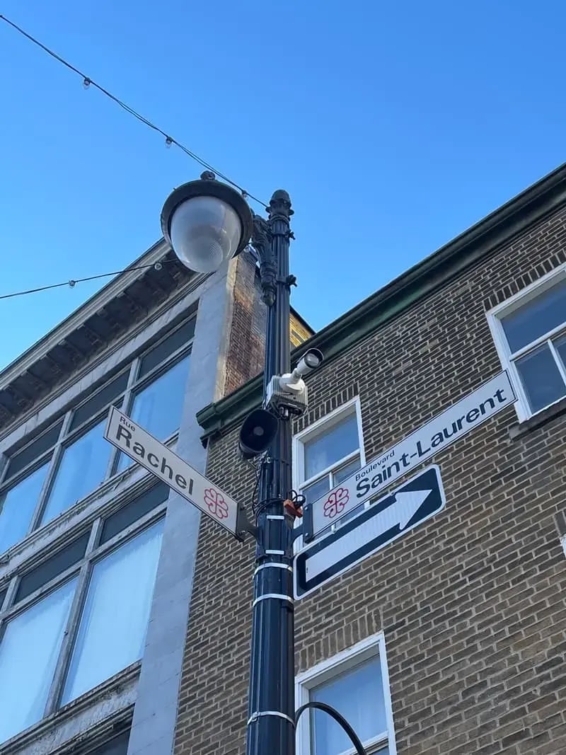 Positionné en hauteur le compteur couvre des zones larges