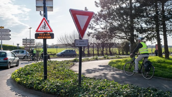 Panneau limineux sécurité cyclistes