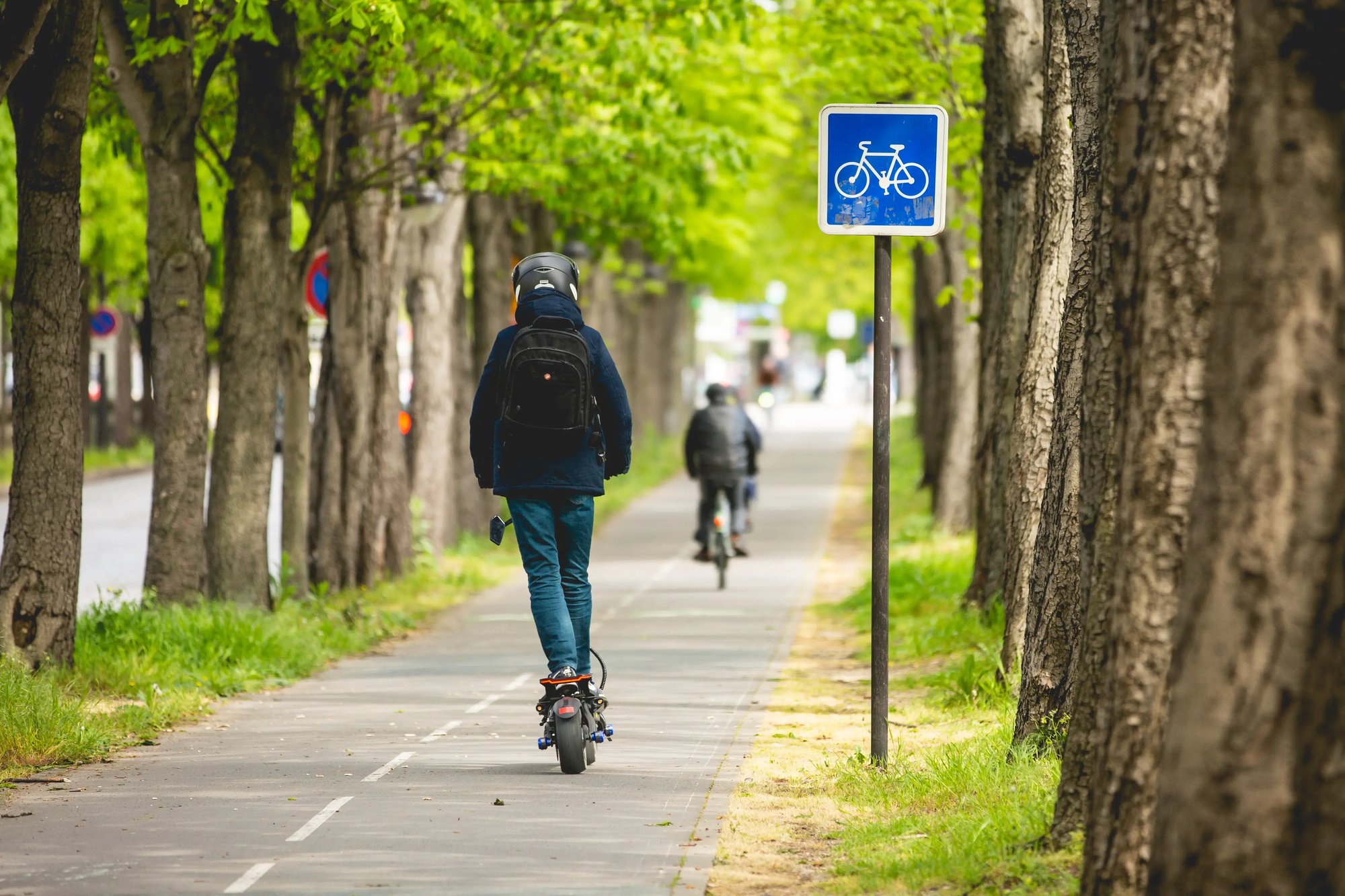 Trottinette sur piste cyclable